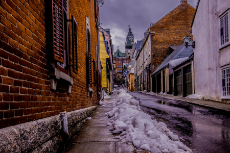 Amas de neige sur des trottoirs du Vieux-Québec